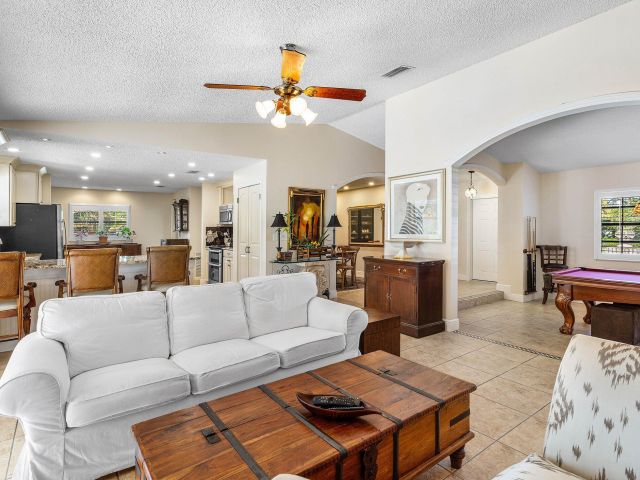 Продажа дома по адресу 21911 Satinwood Drive - фото 6809369