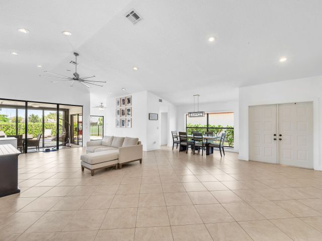 Продажа дома по адресу 10255 Sunset Bend Drive - фото 6435664