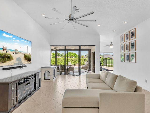 Продажа дома по адресу 10255 Sunset Bend Drive - фото 6435669