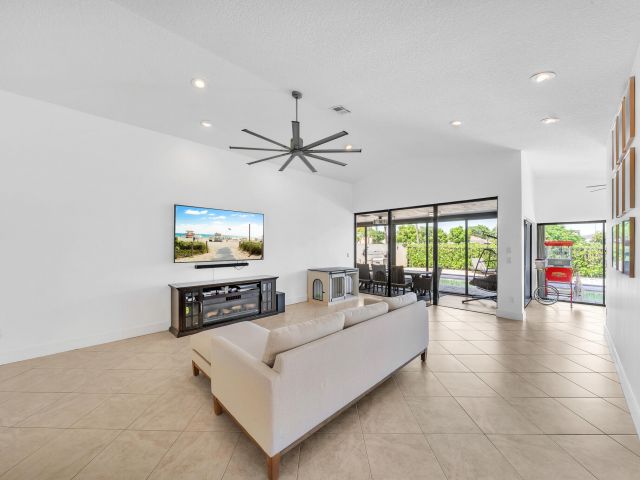 Продажа дома по адресу 10255 Sunset Bend Drive - фото 6435670