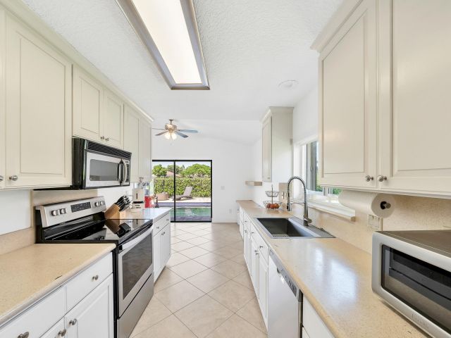 Продажа дома по адресу 10255 Sunset Bend Drive - фото 6435676