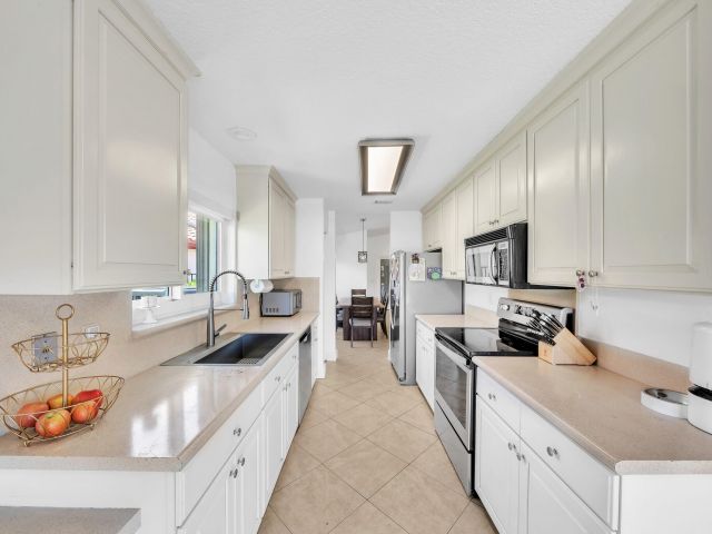 Продажа дома по адресу 10255 Sunset Bend Drive - фото 6435677