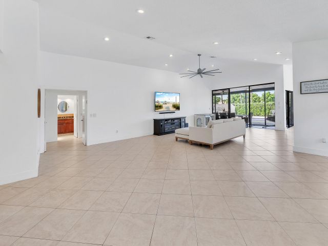 Продажа дома по адресу 10255 Sunset Bend Drive - фото 6435678