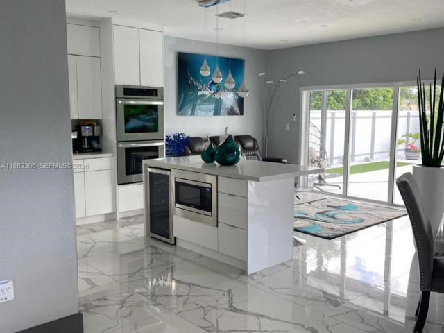 Продажа дома по адресу 318 NE 31st Ave - фото 7460232