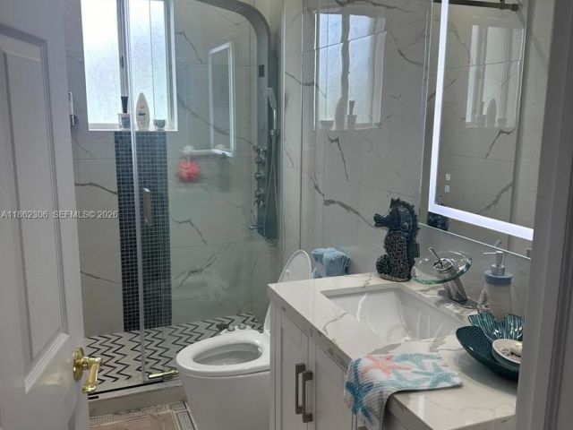 Продажа дома по адресу 318 NE 31st Ave - фото 7460234