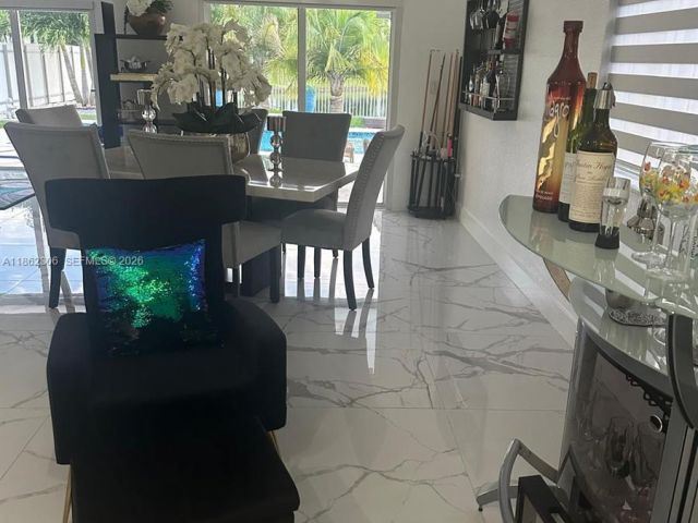 Продажа дома по адресу 318 NE 31st Ave - фото 7460238