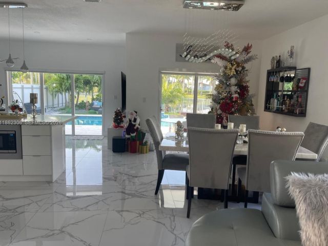 Продажа дома по адресу 318 NE 31st Ave - фото 7460240