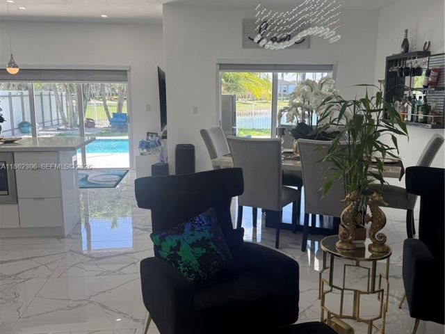 Продажа дома по адресу 318 NE 31st Ave - фото 7460244