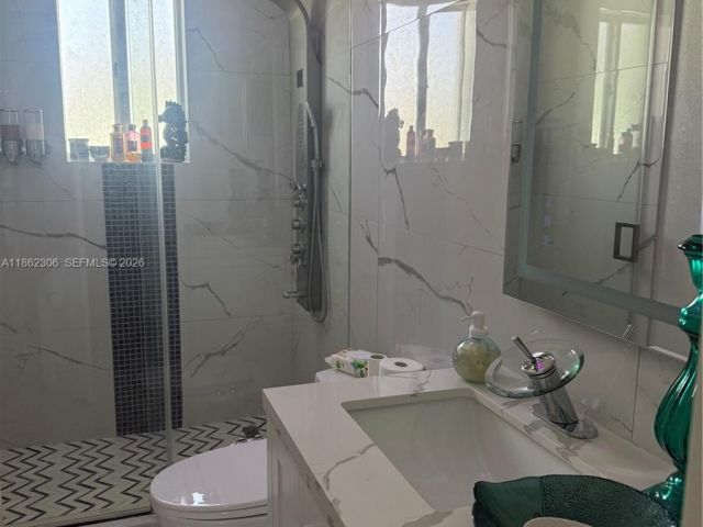 Продажа дома по адресу 318 NE 31st Ave - фото 7460252