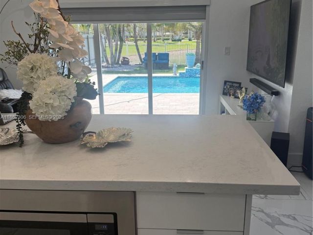 Продажа дома по адресу 318 NE 31st Ave - фото 7460254