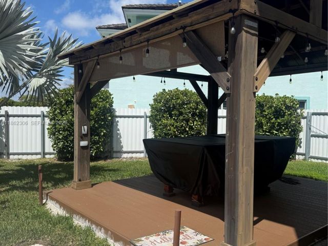 Продажа дома по адресу 318 NE 31st Ave - фото 7460266