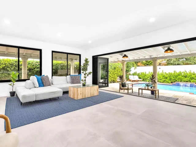 Дом в аренду по адресу 341 SW 21st Rd - фото 6438153