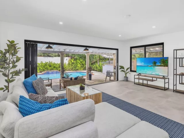 Дом в аренду по адресу 341 SW 21st Rd - фото 6438154