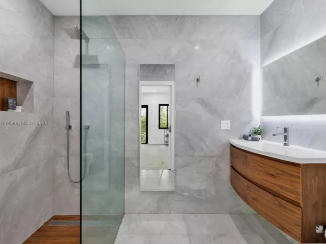 Дом в аренду по адресу 341 SW 21st Rd - фото 6438145