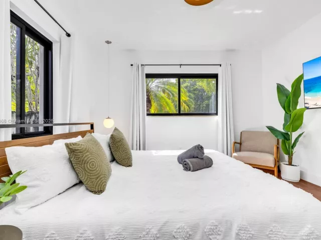 Дом в аренду по адресу 341 SW 21st Rd - фото 6438148