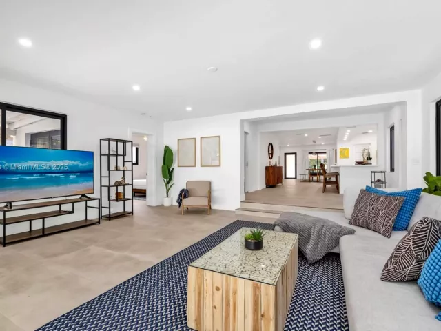 Дом в аренду по адресу 341 SW 21st Rd - фото 6438149