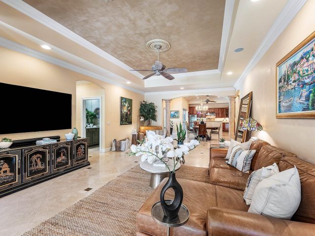 Продажа дома по адресу 125 NE 10th Street - фото 6440455