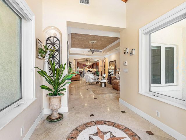 Продажа дома по адресу 125 NE 10th Street - фото 6440457