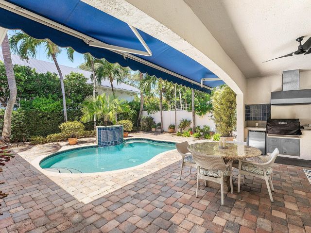 Продажа дома по адресу 125 NE 10th Street - фото 6440459