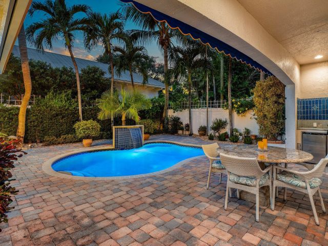 Продажа дома по адресу 125 NE 10th Street - фото 6440460