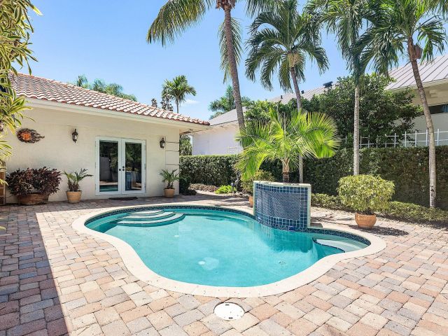 Продажа дома по адресу 125 NE 10th Street - фото 6440461