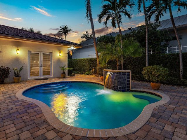 Продажа дома по адресу 125 NE 10th Street - фото 6440462