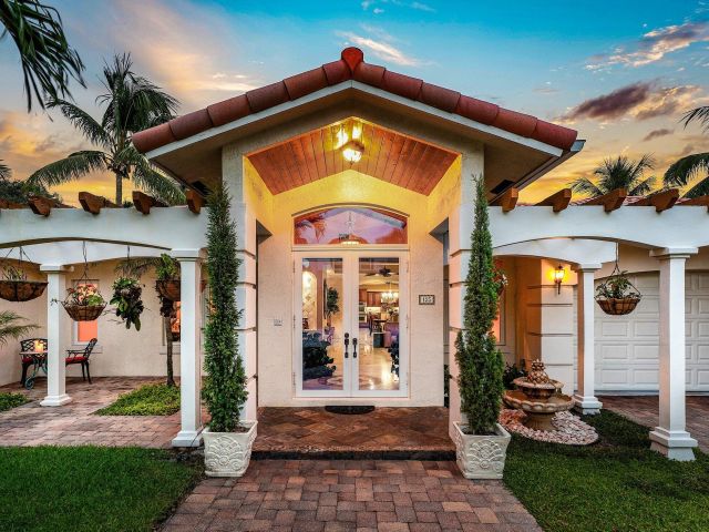 Продажа дома по адресу 125 NE 10th Street - фото 6440469