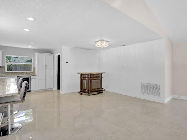 Продажа дома по адресу 17634 Lake Park Road - фото 6445854