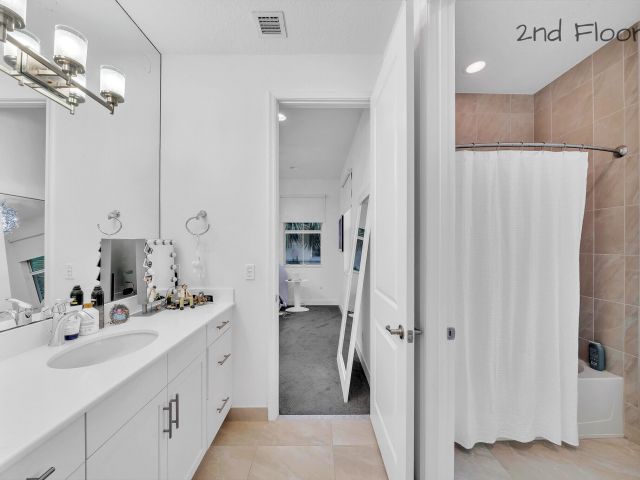 Дом в аренду по адресу 23008 Clear Echo Drive 11 - фото 6689405