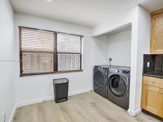 Продажа дома по адресу 340 SW 97th Ave - фото 7444508