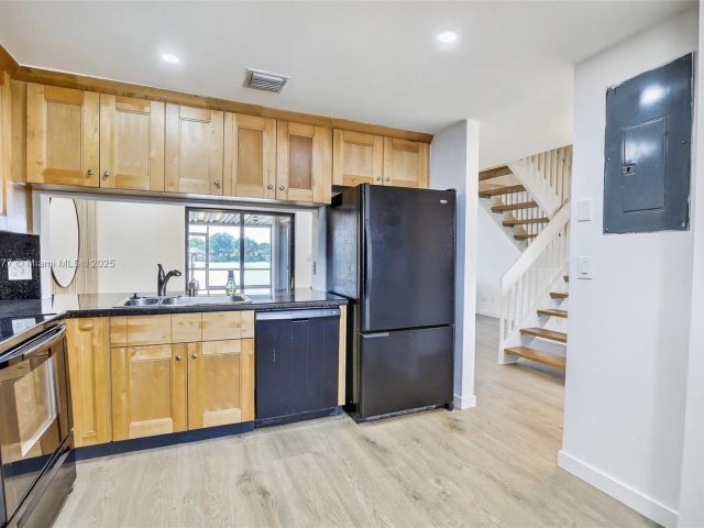 Продажа дома по адресу 340 SW 97th Ave - фото 7444512