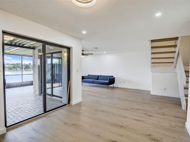 Продажа дома по адресу 340 SW 97th Ave - фото 7444524