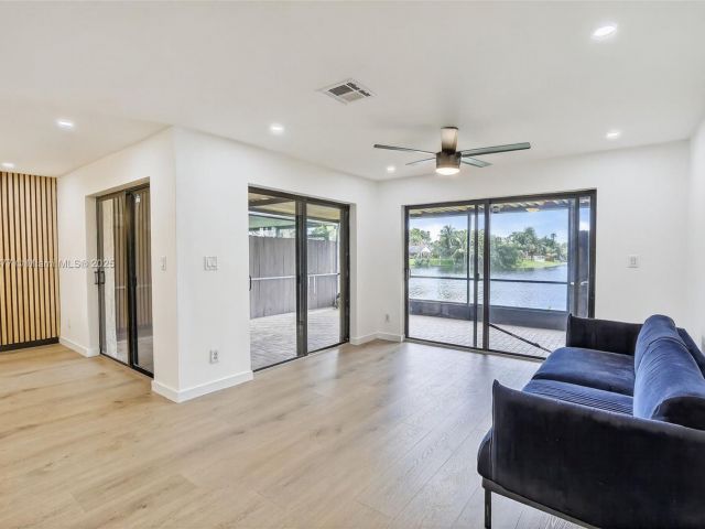 Продажа дома по адресу 340 SW 97th Ave - фото 7444527