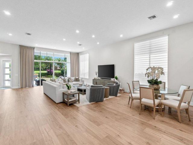 Продажа дома по адресу 16100 Villa Vizcaya Place - фото 6441179