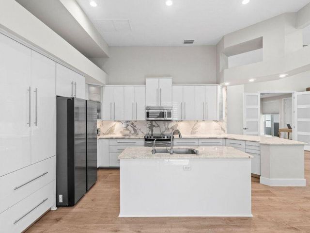 Продажа дома по адресу 16100 Villa Vizcaya Place - фото 6441180