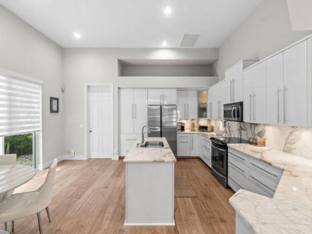 Продажа дома по адресу 16100 Villa Vizcaya Place - фото 6441181