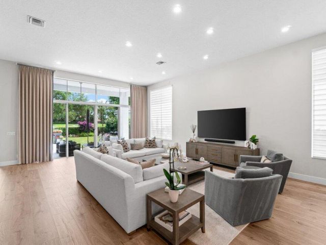 Продажа дома по адресу 16100 Villa Vizcaya Place - фото 6441187