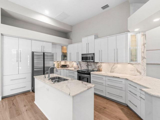 Продажа дома по адресу 16100 Villa Vizcaya Place - фото 6503007