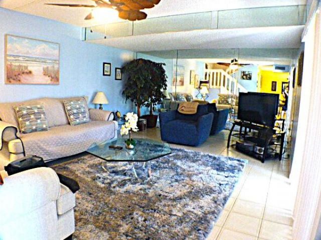 Дом в аренду по адресу 2686 NW 7th Court C - фото 6441211