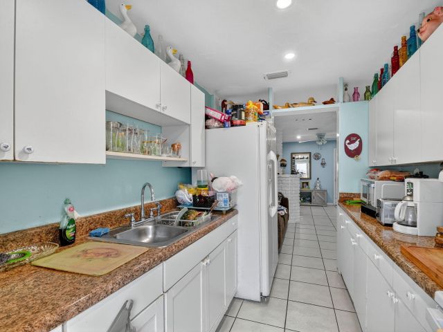 Продажа дома по адресу 1007 Almeria Road - фото 6533577