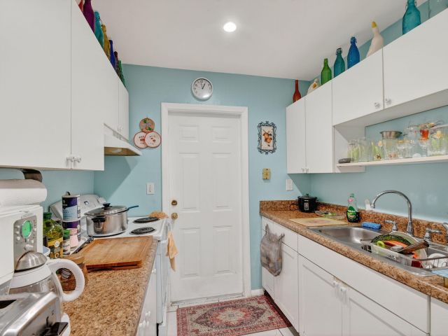 Продажа дома по адресу 1007 Almeria Road - фото 6533578