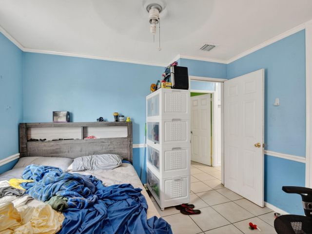 Продажа дома по адресу 1007 Almeria Road - фото 6533579