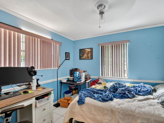 Продажа дома по адресу 1007 Almeria Road - фото 6533580