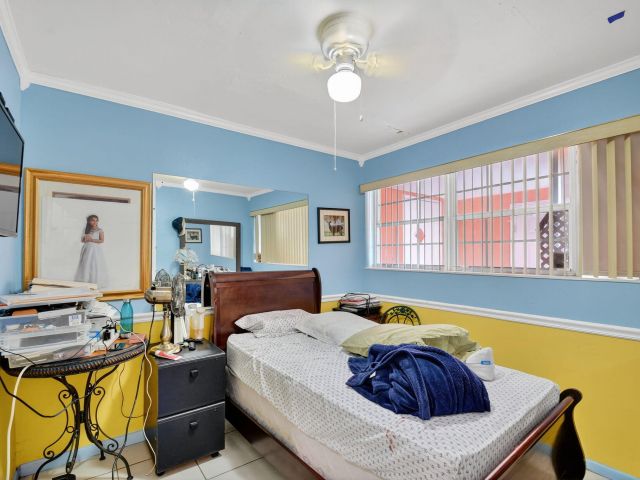 Продажа дома по адресу 1007 Almeria Road - фото 6533581