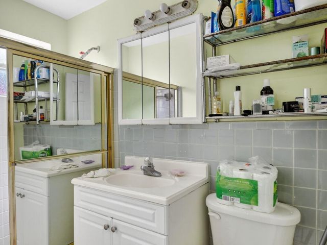 Продажа дома по адресу 1007 Almeria Road - фото 6533582