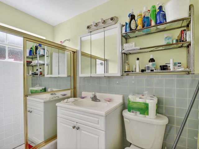 Продажа дома по адресу 1007 Almeria Road - фото 6533583