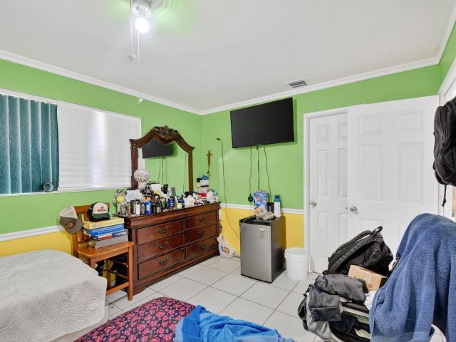 Продажа дома по адресу 1007 Almeria Road - фото 6533584