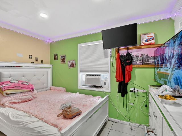 Продажа дома по адресу 1007 Almeria Road - фото 6533586