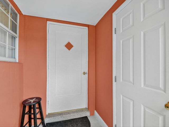 Продажа дома по адресу 1007 Almeria Road - фото 6533587