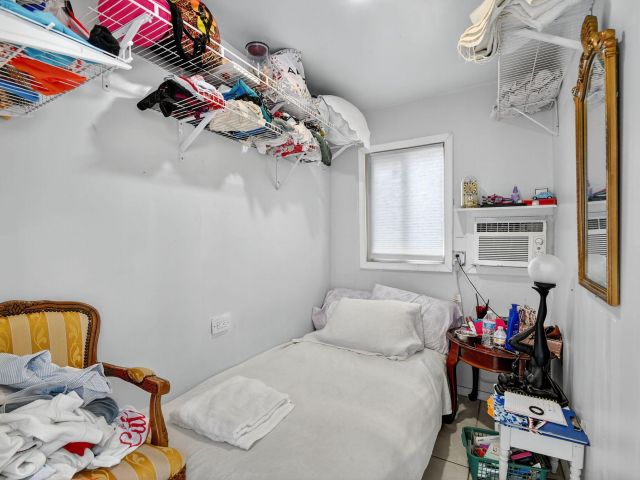 Продажа дома по адресу 1007 Almeria Road - фото 6533588